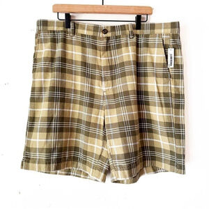 NWT Amazon Essentials Classic Fit Men’s Plaid Shorts Size 40 Khaki Olive